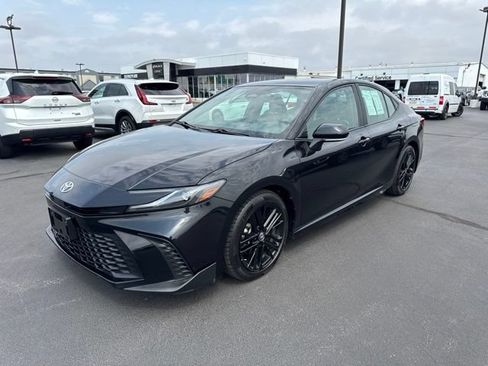 Used 2025 Toyota Camry SE FWD image 7