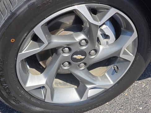 Used 2025 Chevrolet Trax LT FWD image 15