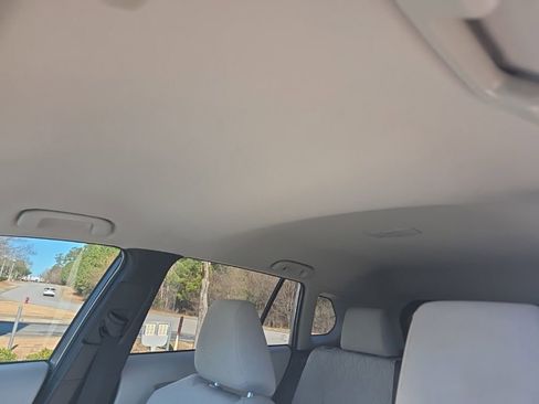 Used 2022 Toyota Corolla Cross LE image 20