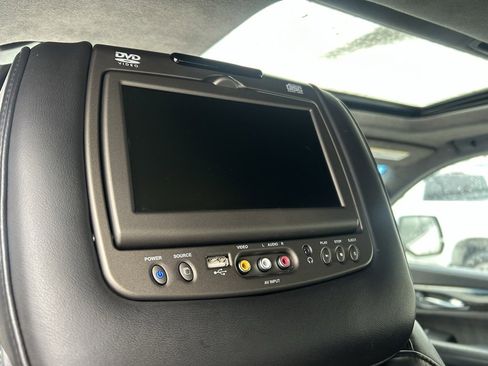 Used 2018 Cadillac Escalade Platinum image 30