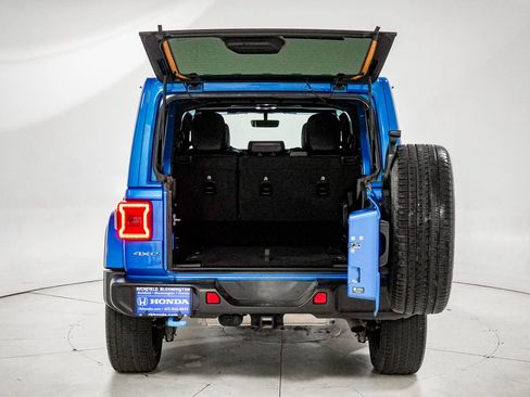 Used 2023 Jeep Wrangler Unlimited Sahara w/ Cold Weather Group AWD/4WD image 7