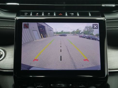 Used 2025 Jeep Grand Cherokee Overland w/ Luxury Tech Group IV AWD/4WD image 9
