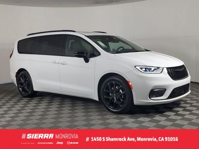 New 2026 Chrysler Pacifica Limited