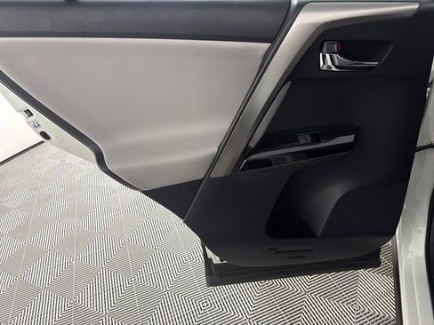Used 2018 Toyota RAV4 Limited image 13