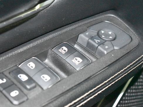 Used 2025 RAM 1500 Laramie image 39