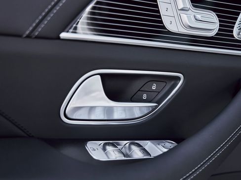 Used 2026 Mercedes-Benz Maybach GLS 600 4MATIC image 35