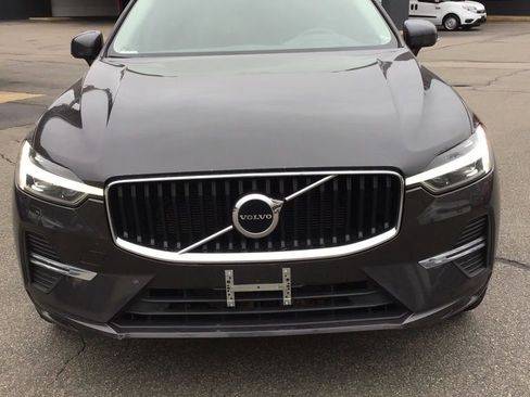 Used 2022 Volvo XC60 B5 Momentum w/ Climate Package image 2