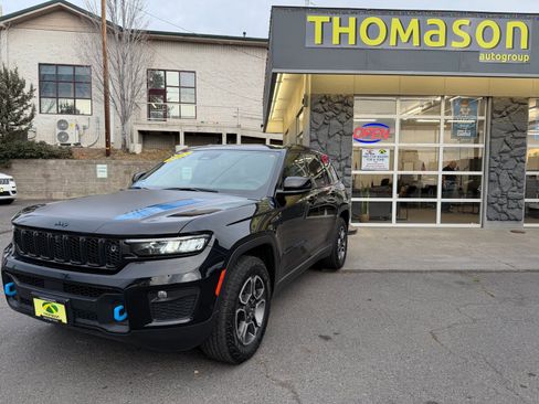 Used 2022 Jeep Grand Cherokee Trailhawk w/ Advanced Protech Group II image 4