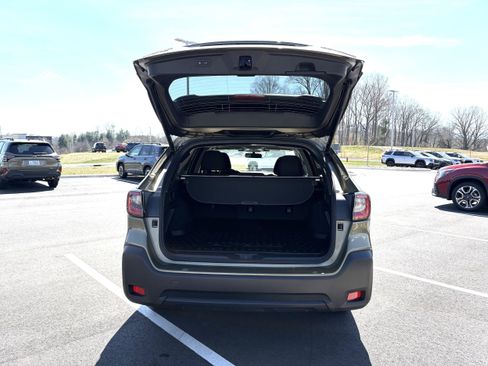 Used 2025 Subaru Outback Premium image 11