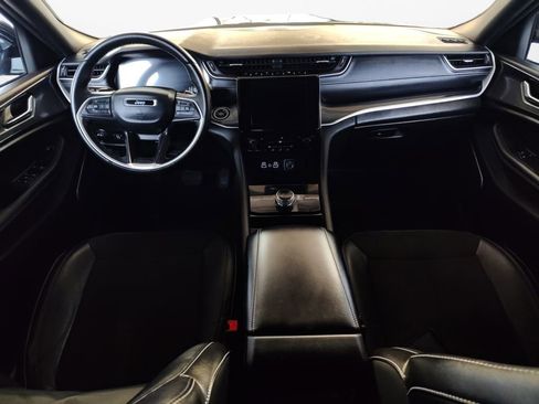 Used 2021 Jeep Grand Cherokee L Laredo image 3