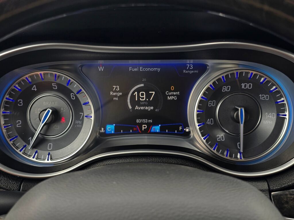 Used 2018 Chrysler 300 Limited AWD/4WD image 25