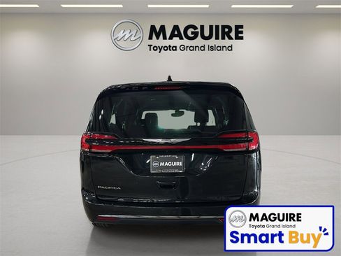 Used 2022 Chrysler Pacifica Touring-L image 5