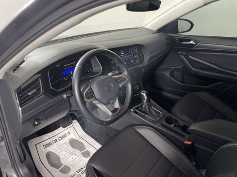 Used 2024 Volkswagen Jetta SE w/ Panoramic Sunroof Package FWD image 10