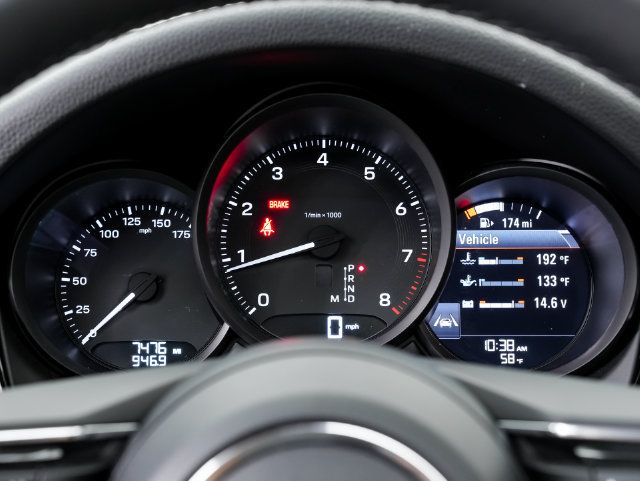Certified 2026 Porsche Macan AWD/4WD image 16