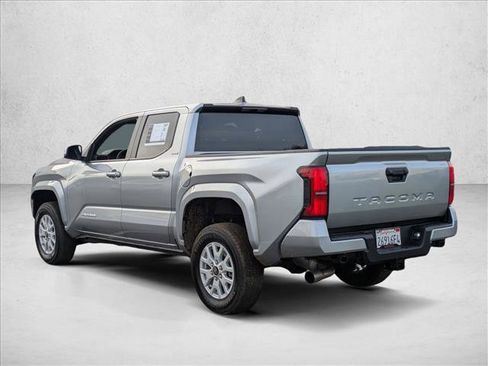 Used 2025 Toyota Tacoma SR5 image 7