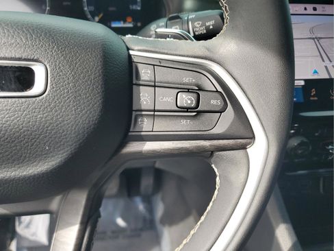 Certified 2024 Jeep Grand Cherokee Limited w/ Black Appearance Package image 22