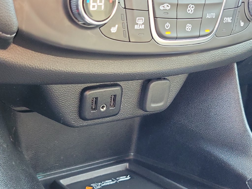 Used 2022 Chevrolet Traverse LT FWD image 26