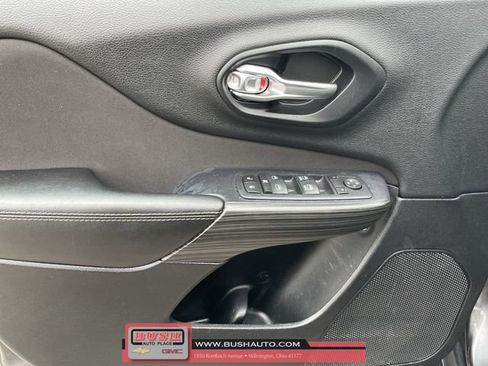 Used 2017 Jeep Cherokee Latitude w/ Comfort & Sound Group image 22