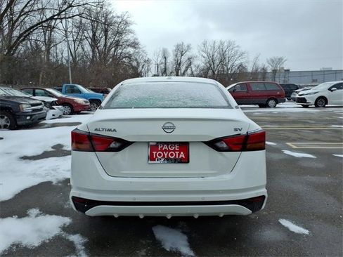 Used 2024 Nissan Altima 2.5 SV image 6