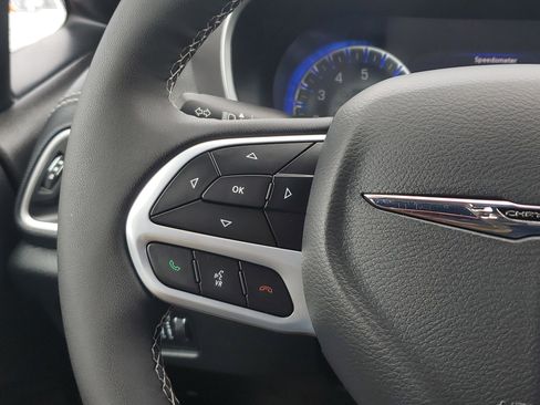 Used 2025 Chrysler Pacifica Select FWD image 21