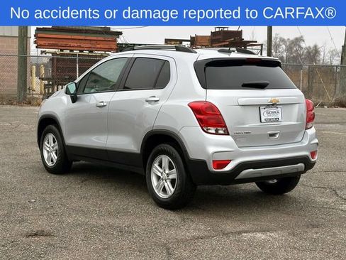 Certified 2022 Chevrolet Trax LT w/ LT Convenience Package AWD/4WD image 3