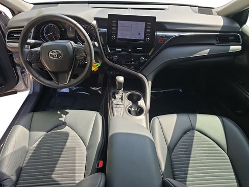 Used 2024 Toyota Camry SE image 9