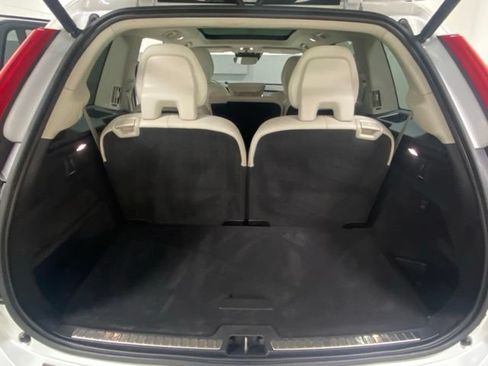 Used 2019 Volvo XC90 T5 Momentum w/ Multimedia Package AWD/4WD image 9
