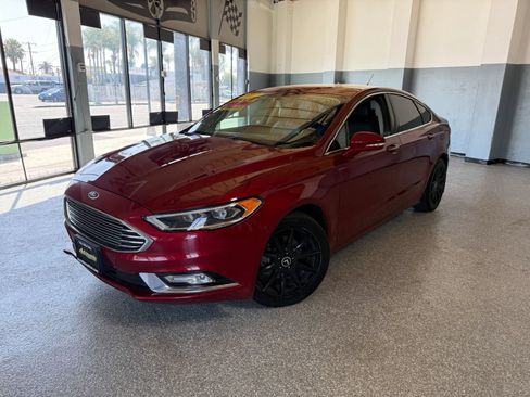 Used 2017 Ford Fusion SE w/ Fusion SE Technology Package FWD image 3