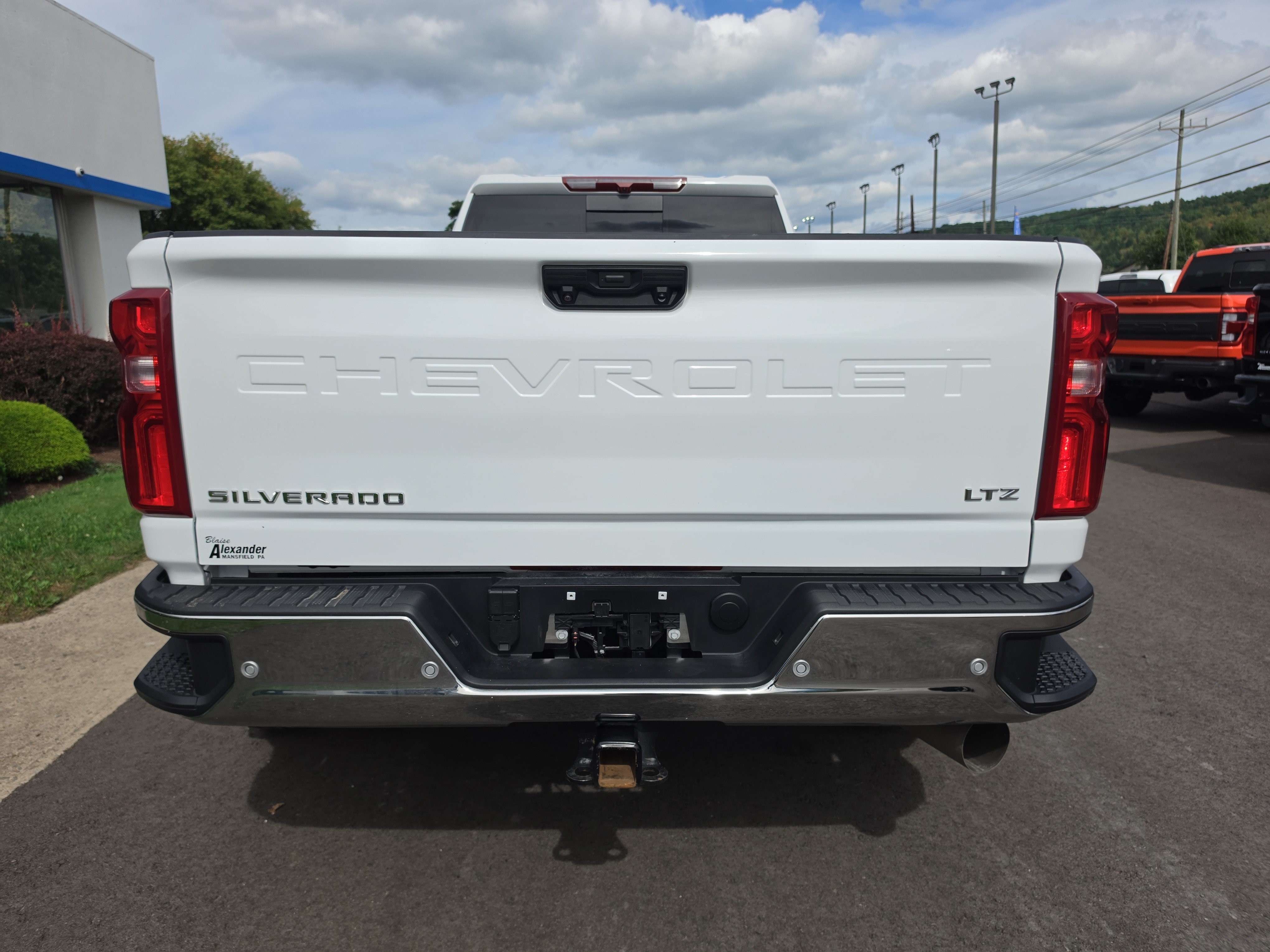 Used 2026 Chevrolet Silverado 3500 LTZ w/ LTZ Convenience Package AWD/4WD image 4