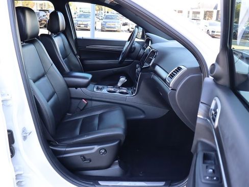 Used 2019 Jeep Grand Cherokee Limited image 32