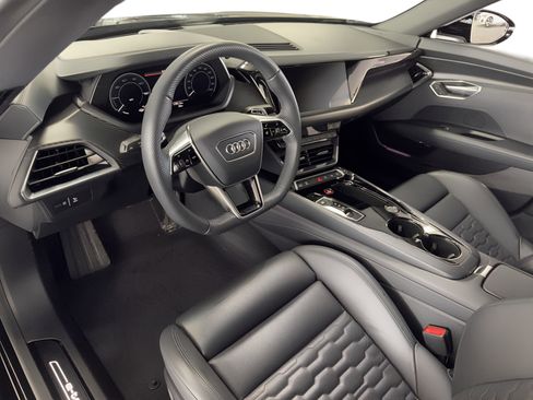 Used 2023 Audi e-tron GT Prestige w/ Prestige Package image 4