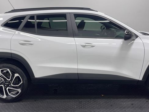 Used 2026 Chevrolet Trax RS FWD image 21