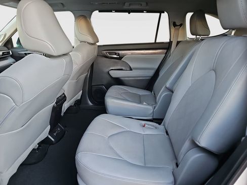 Used 2023 Toyota Highlander Platinum image 20