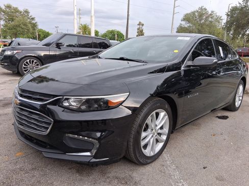 Used 2018 Chevrolet Malibu LT FWD image 2