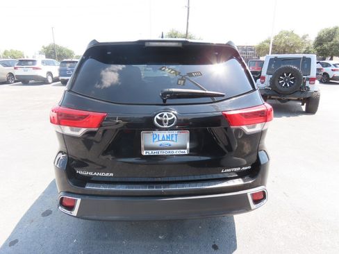 Used 2018 Toyota Highlander Limited Platinum AWD/4WD image 13
