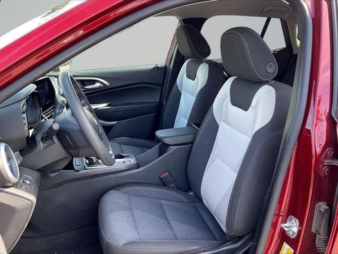 Used 2025 Chevrolet Trax LS FWD image 25