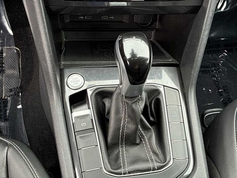Used 2024 Volkswagen Tiguan SE AWD/4WD image 19