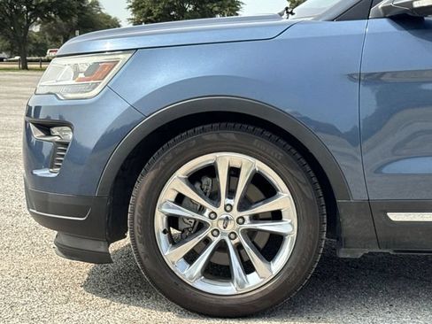 Used 2018 Ford Explorer XLT w/ Equipment Group 201A FWD image 10