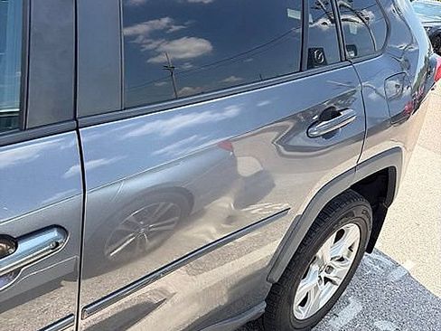 Used 2021 Toyota RAV4 XLE AWD/4WD image 2