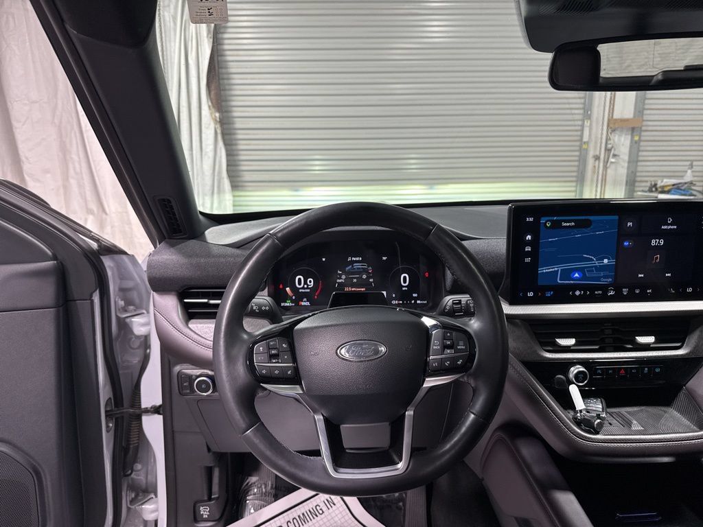 Used 2025 Ford Explorer Platinum w/ LUX Leather Package AWD/4WD image 24