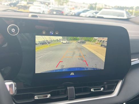 Used 2025 Chevrolet Equinox LT FWD image 24