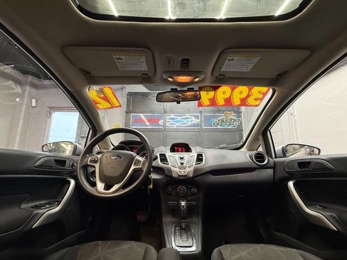 Used 2012 Ford Fiesta SE image 8
