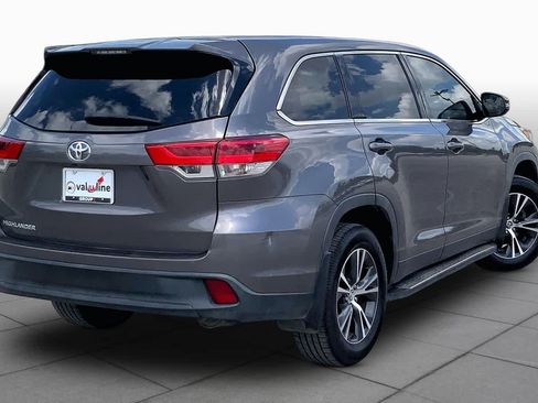Used 2019 Toyota Highlander LE FWD image 13