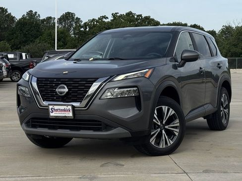 Used 2023 Nissan Rogue SV AWD/4WD image 2