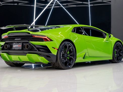 Used 2021 Lamborghini Huracan EVO RWD image 14