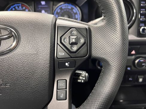 Used 2022 Toyota Tacoma TRD Off-Road w/ Technology Package image 11