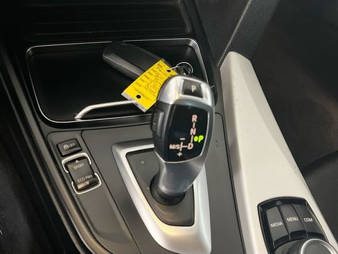 Used 2018 BMW 320i Sedan w/ Convenience Package RWD image 16