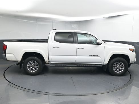 Used 2018 Toyota Tacoma SR5 image 9