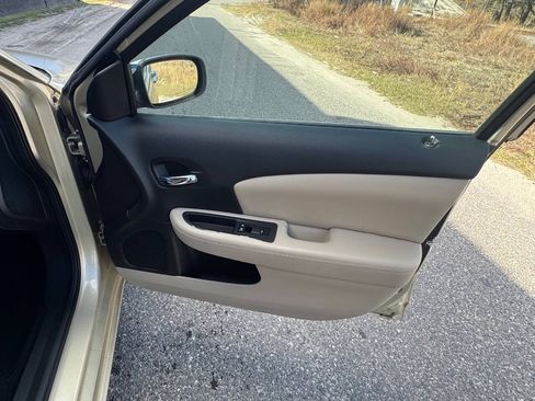 Used 2011 Chrysler 200 Limited FWD image 20