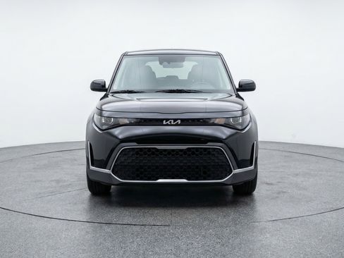 Used 2025 Kia Soul LX w/ LX Technology Package image 2